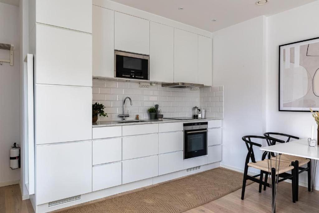 Beautiful And Modern Accommodation Near Stockholm City Exterior photo